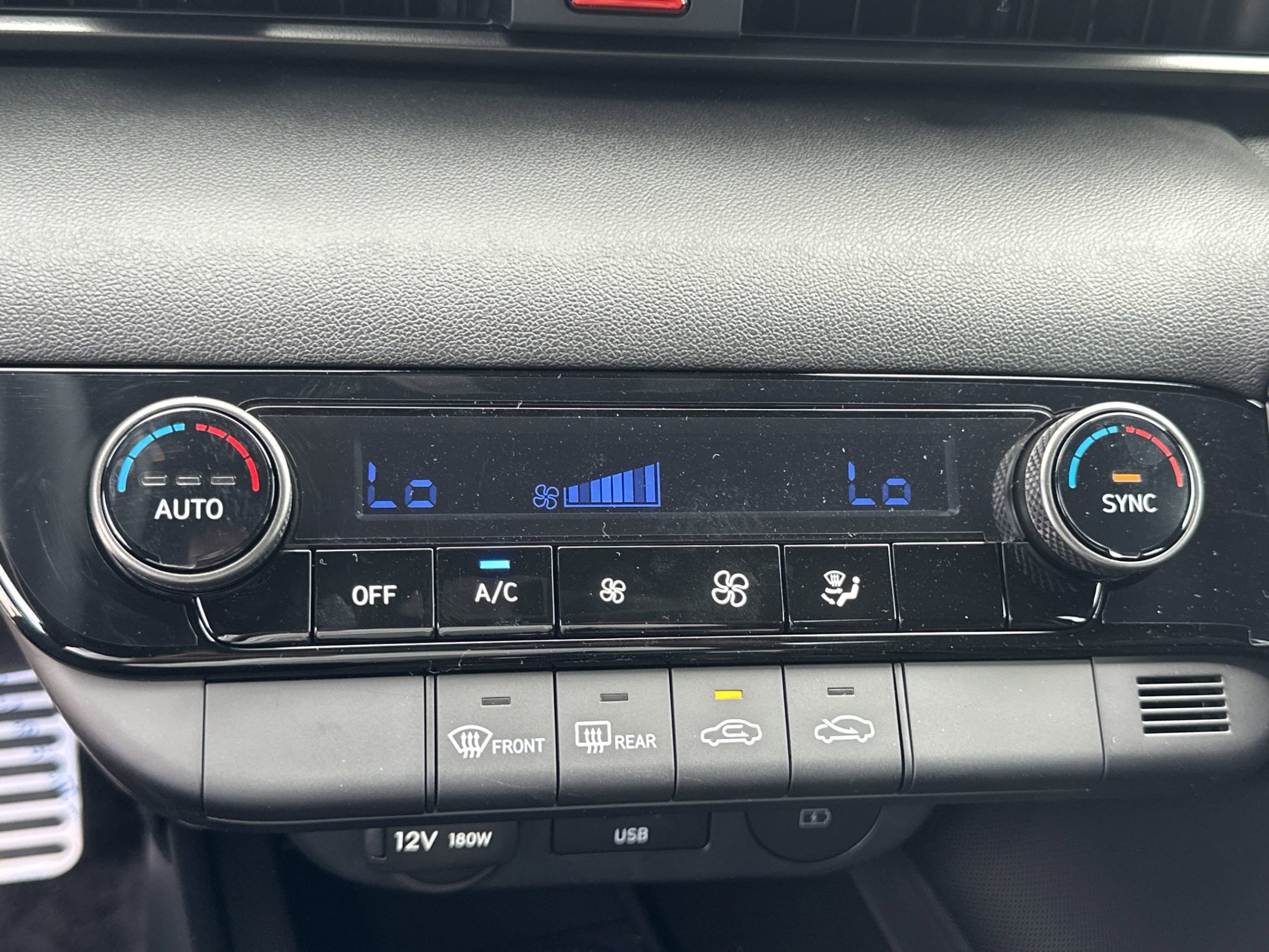 2025 Hyundai Elantra SEL - Photo 29