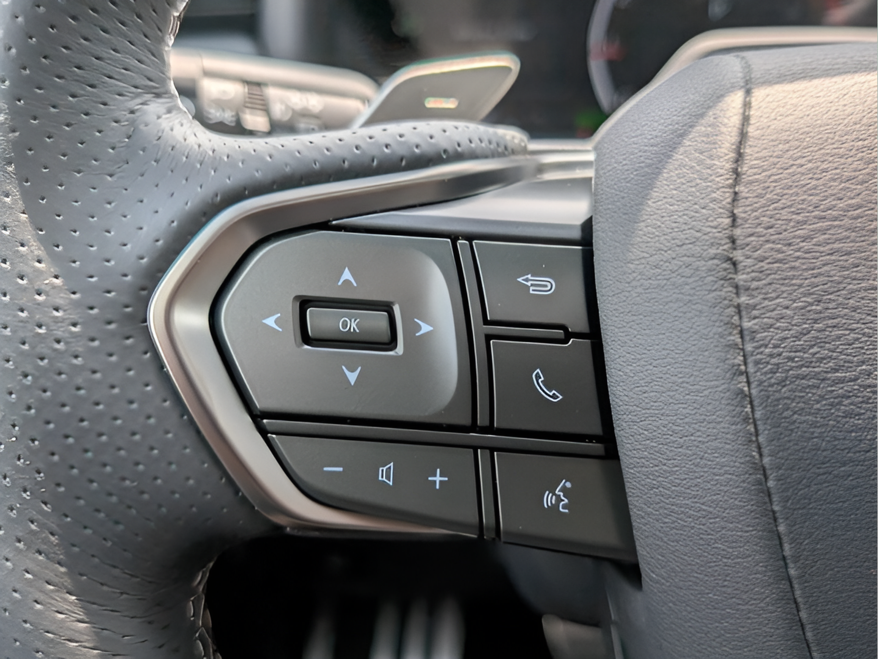 2026 Lexus LX 700h F-Sport - Photo 27
