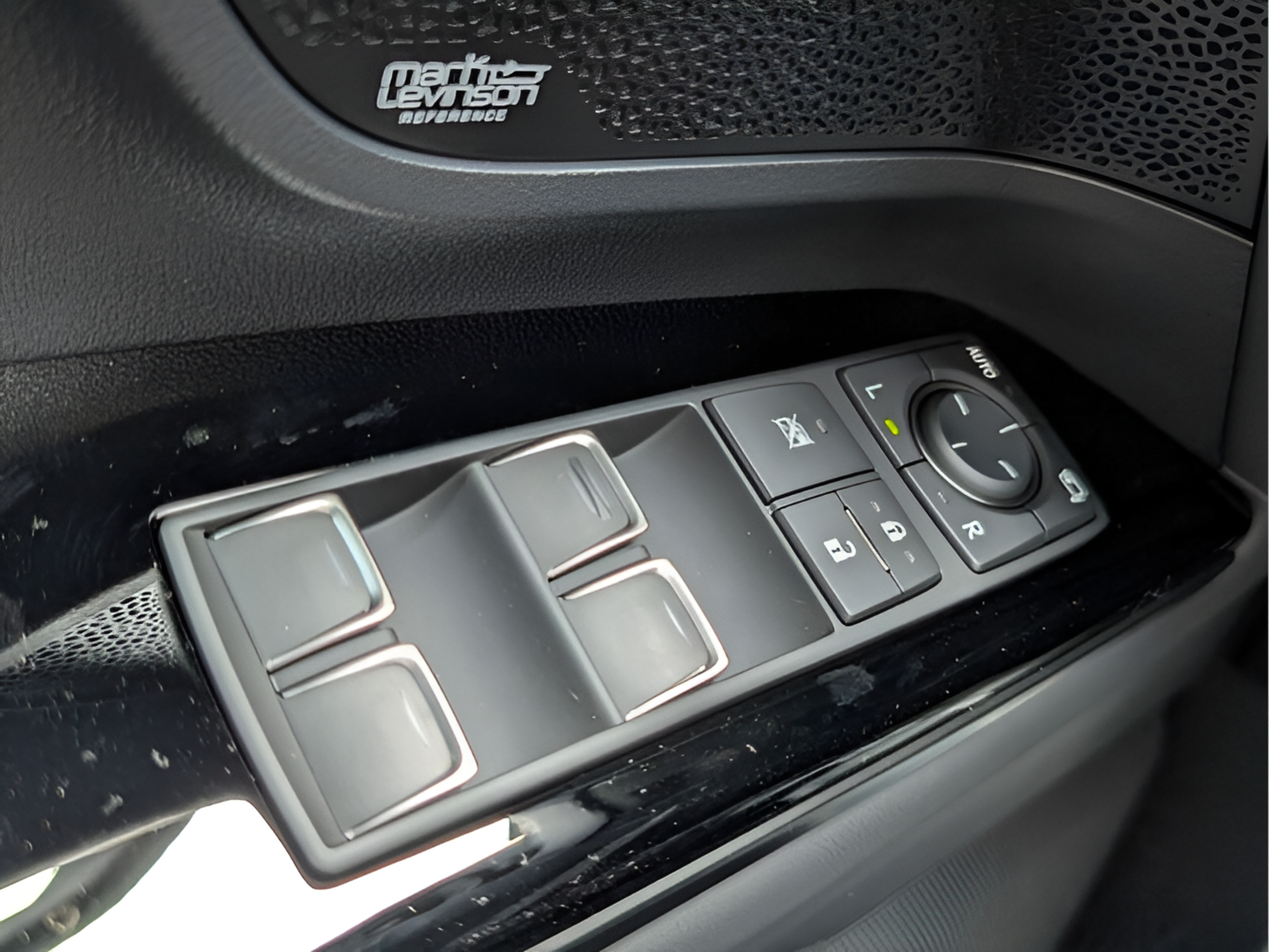 2026 Lexus LX 700h F-Sport - Photo 32