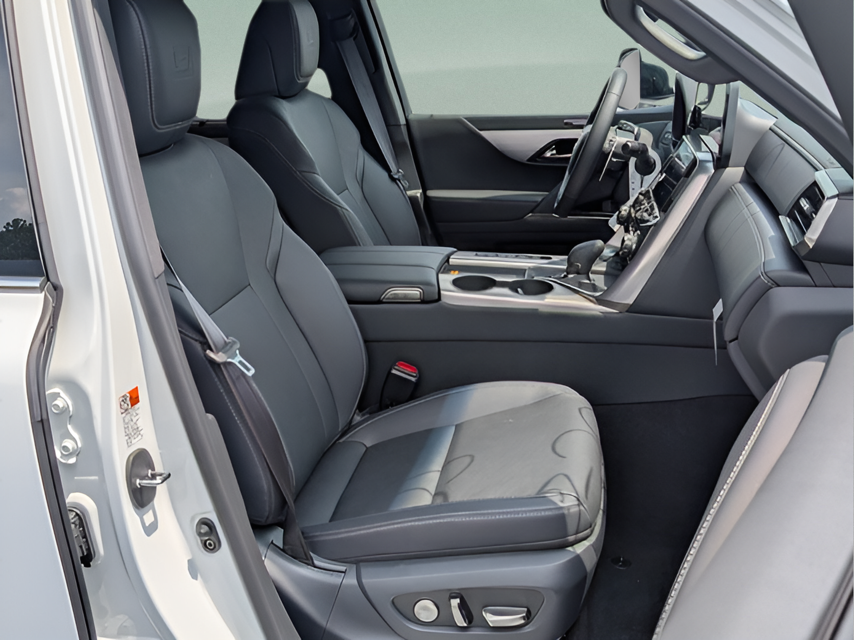 2026 Lexus LX 700h F-Sport - Photo 16