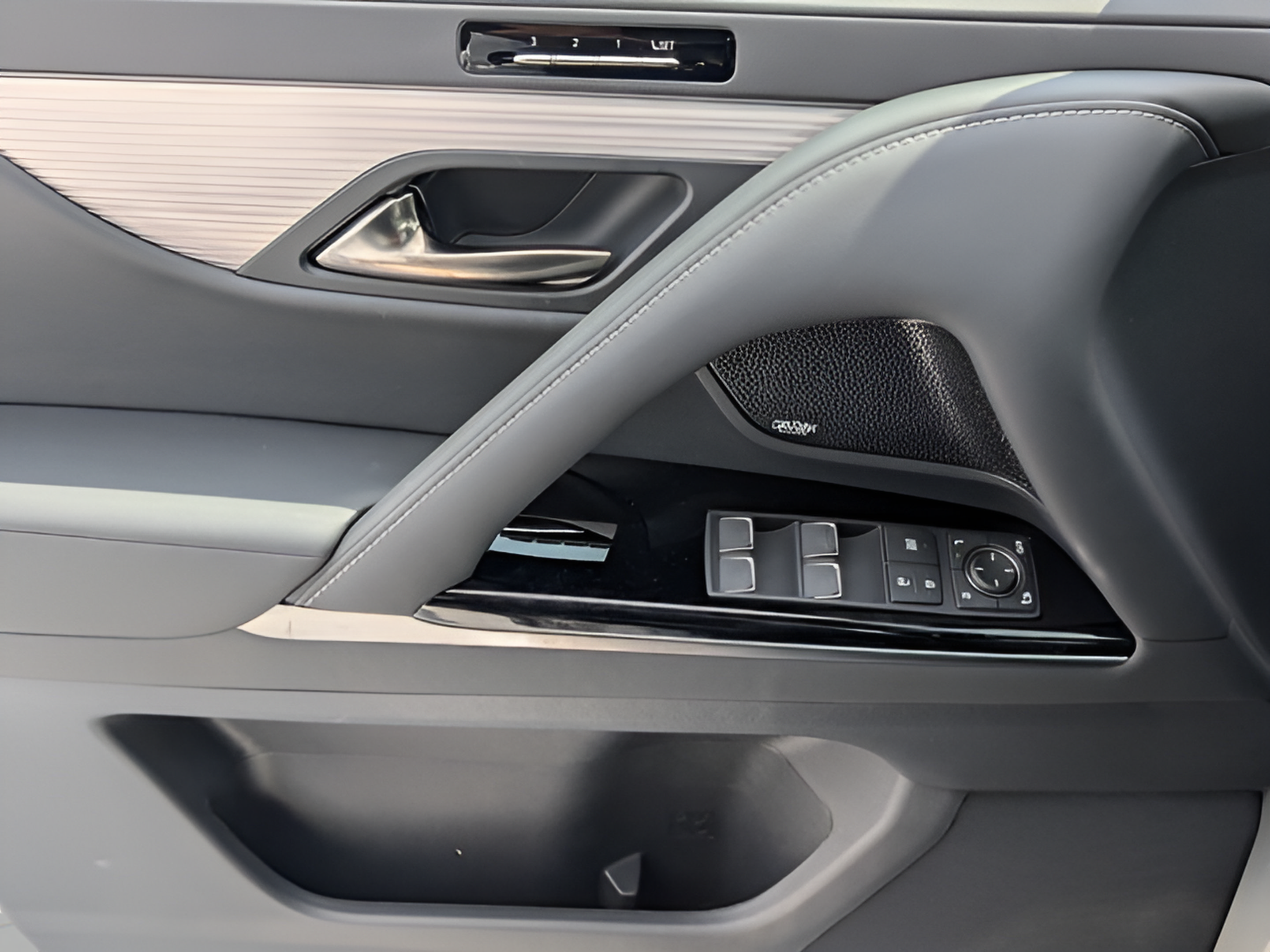 2026 Lexus LX 700h F-Sport - Photo 31