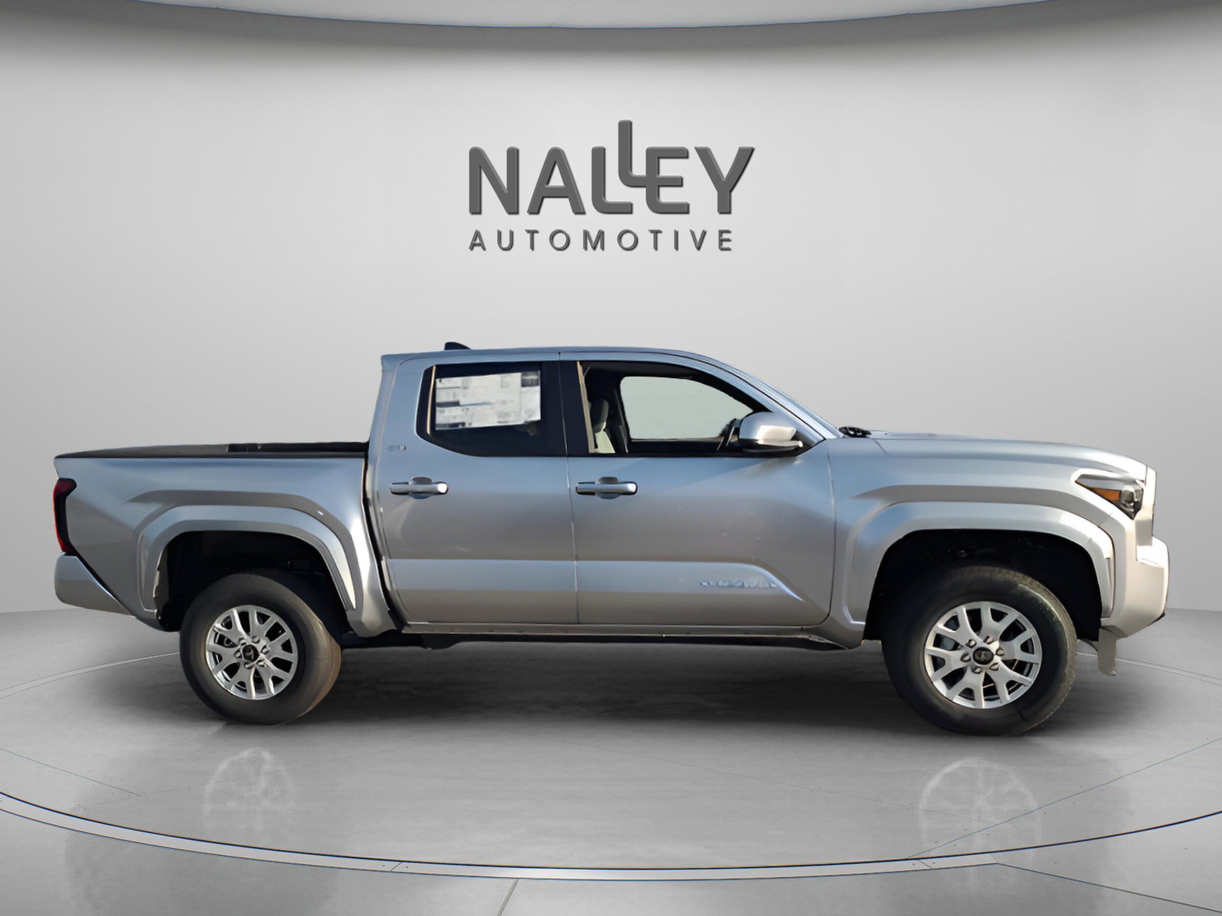2026 Toyota Tacoma SR5 - Photo 9