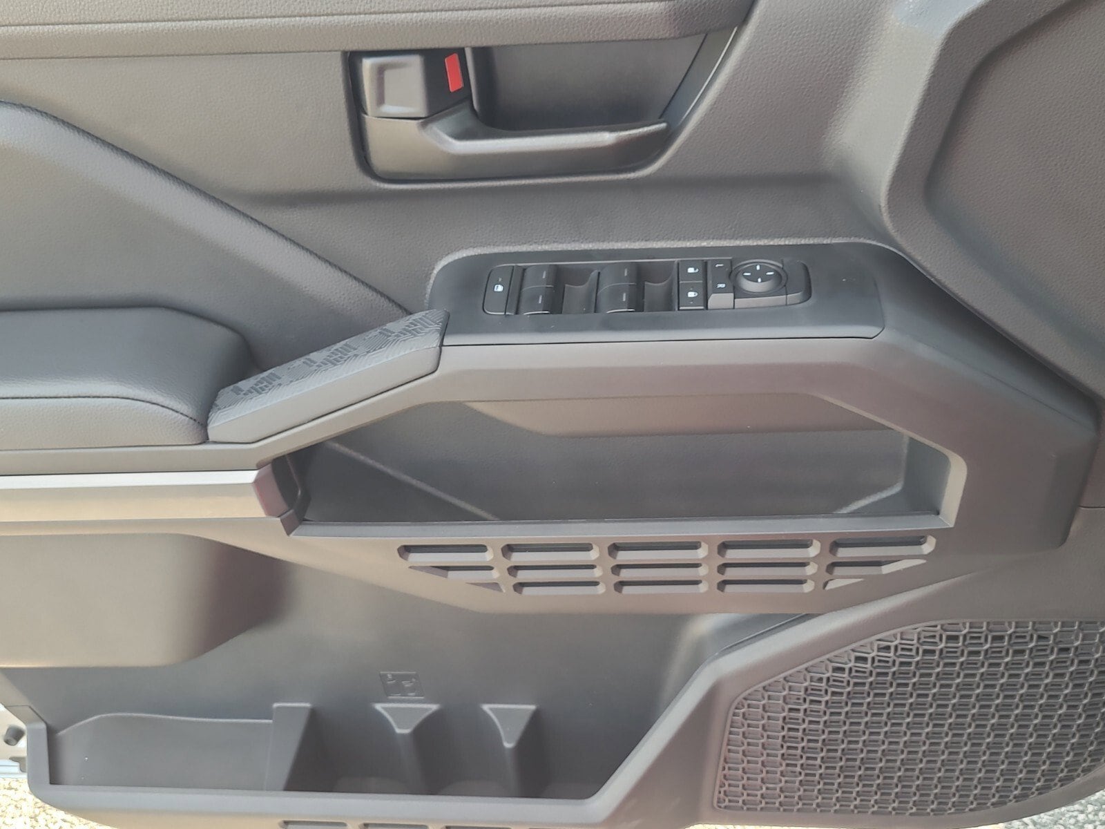 2026 Toyota Tacoma SR5 - Photo 24