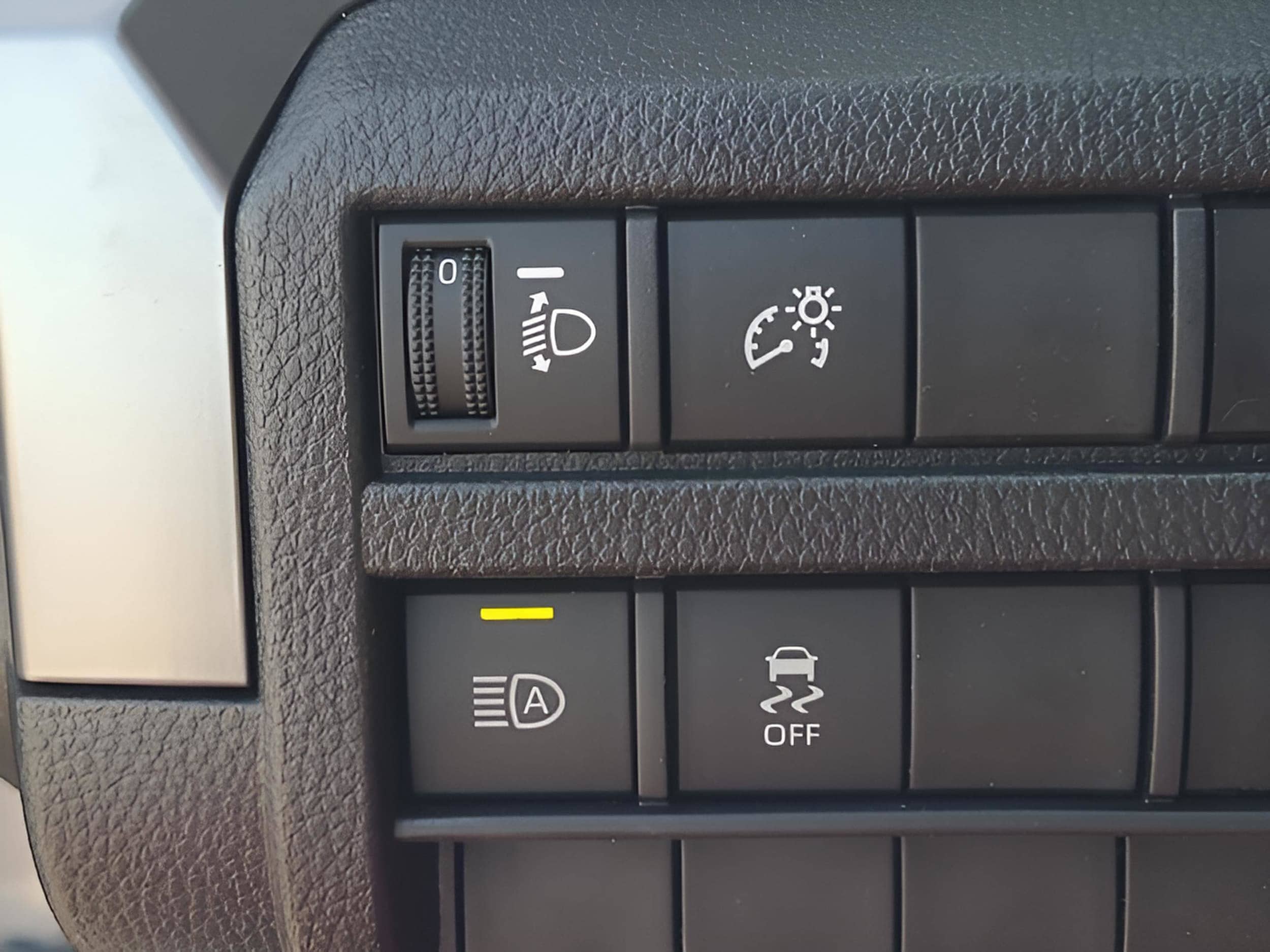 2026 Toyota Tacoma SR5 - Photo 25