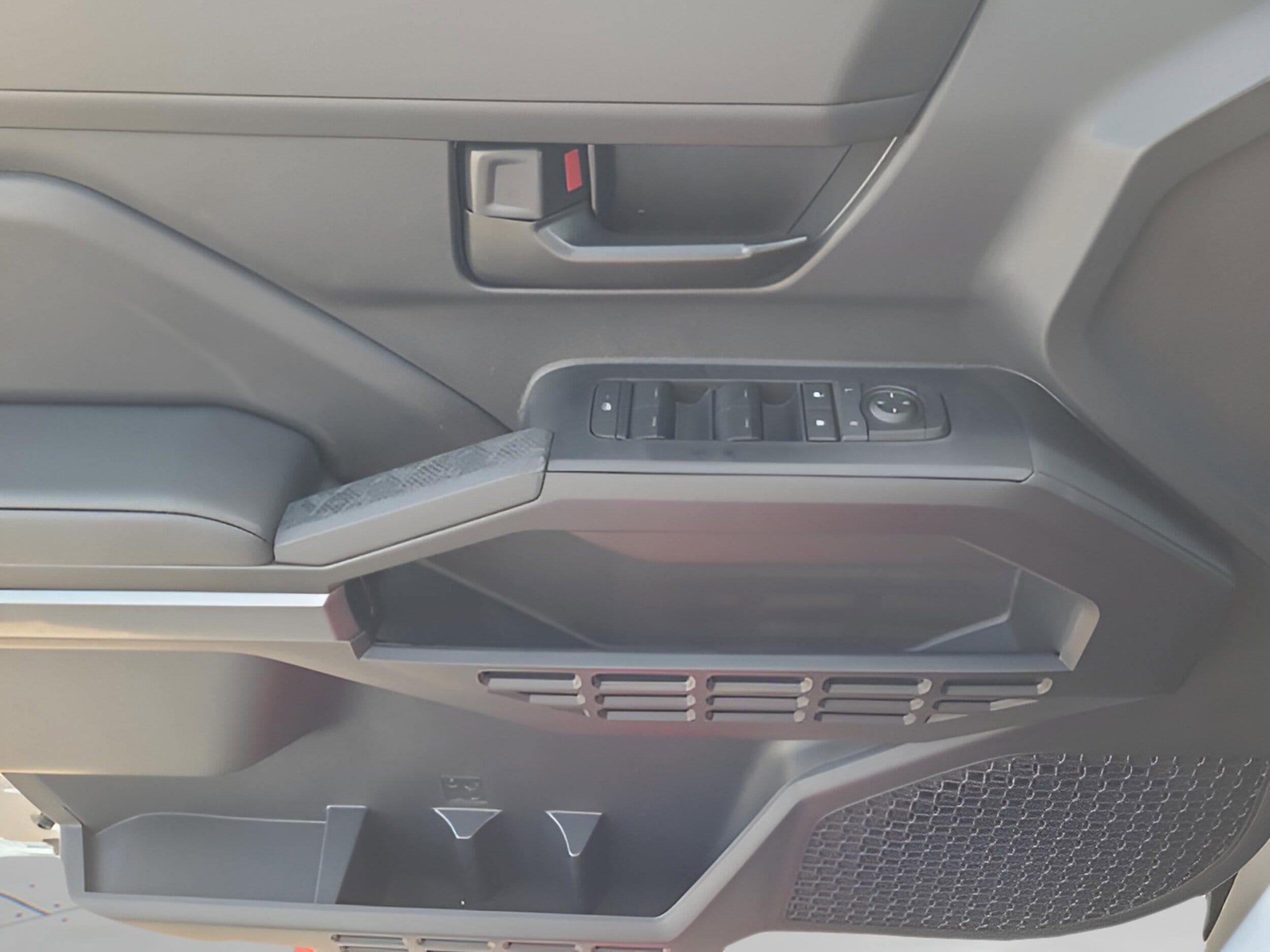 2026 Toyota Tacoma SR5 - Photo 30