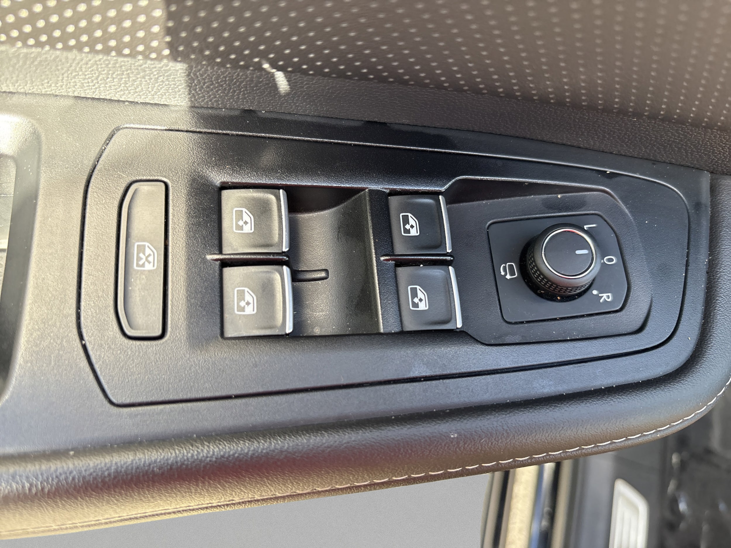 2025 Volkswagen Atlas SEL Premium R-Line - Photo 19