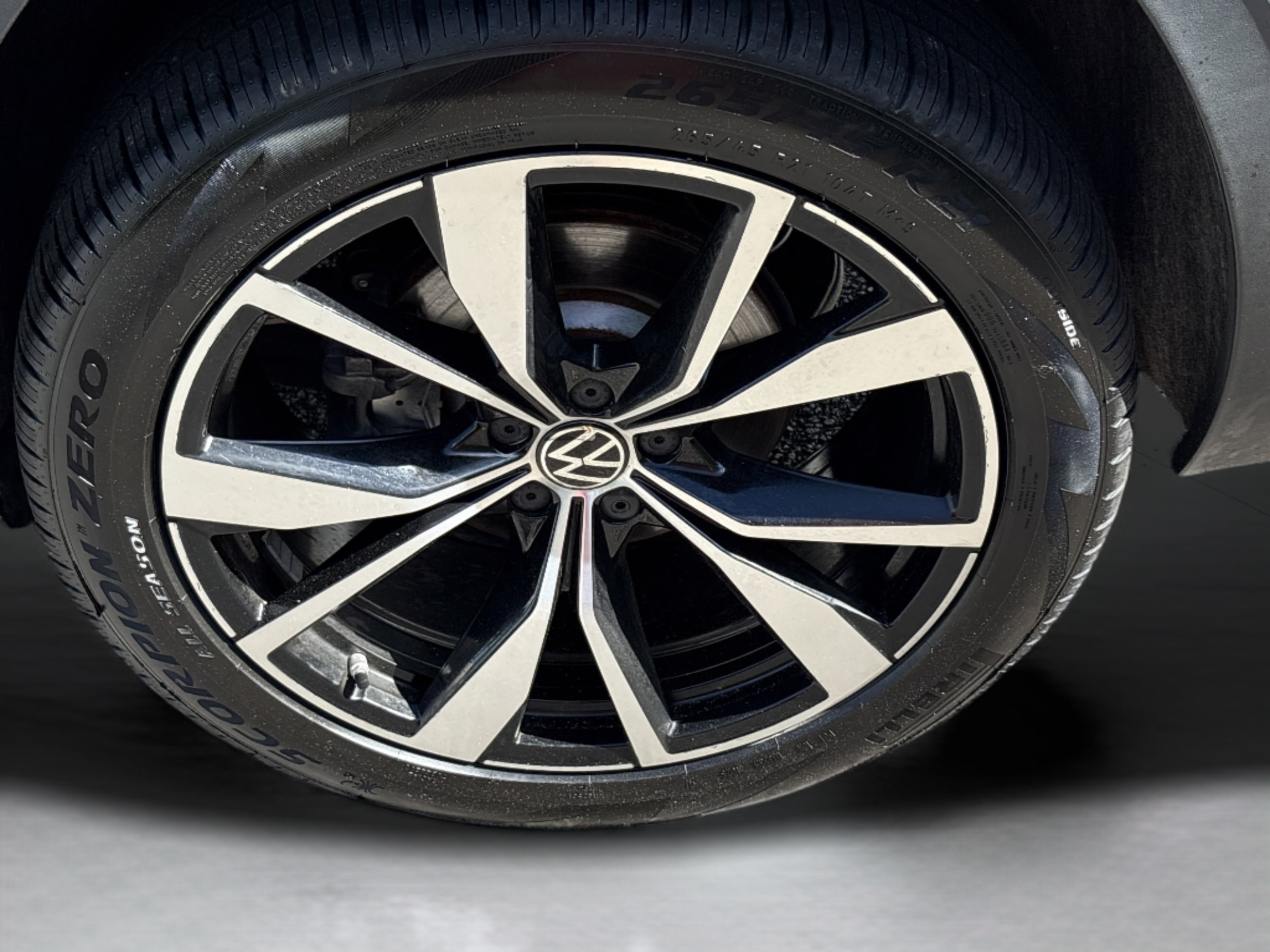 2025 Volkswagen Atlas SEL Premium R-Line - Photo 31