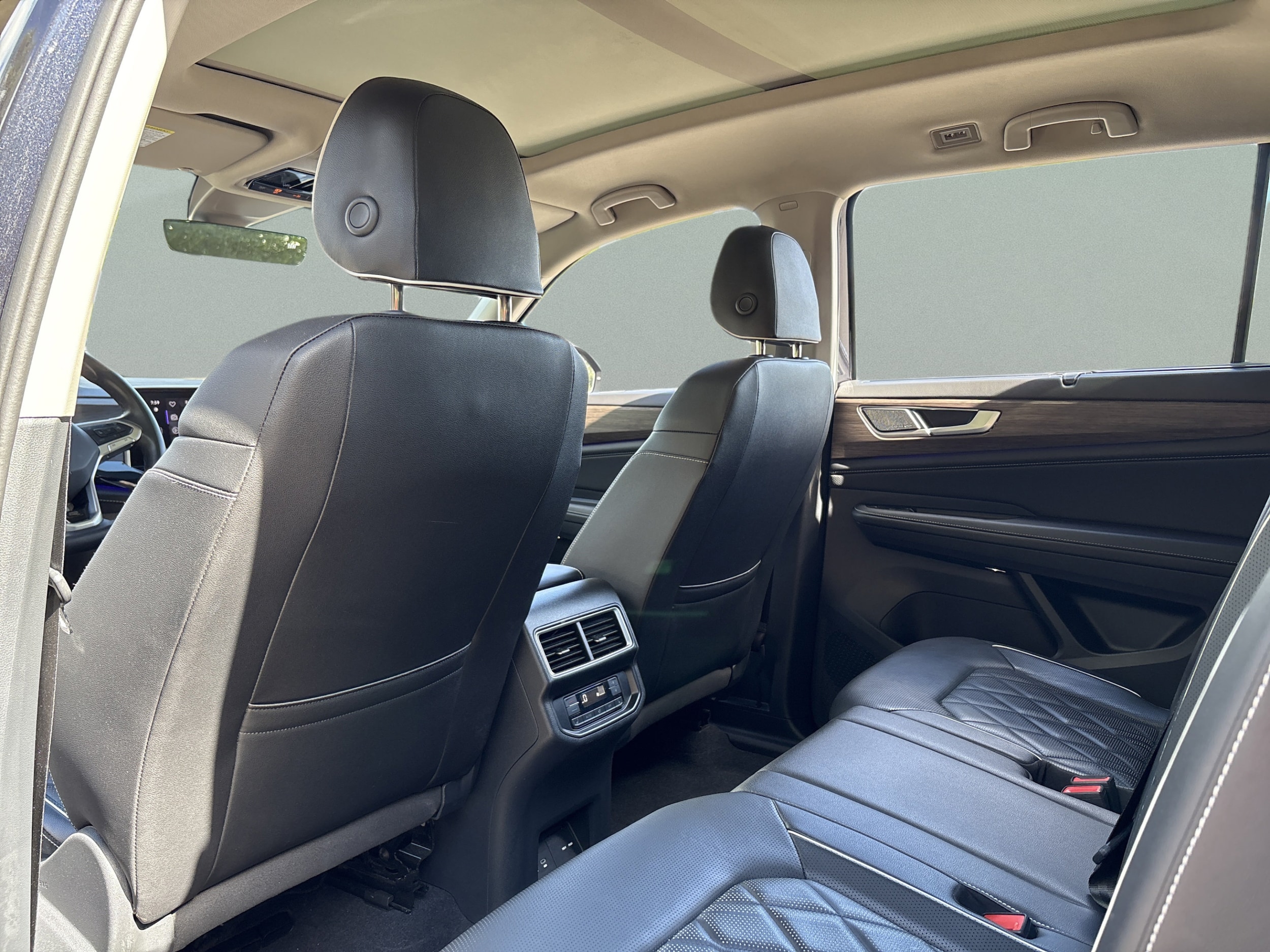 2025 Volkswagen Atlas SEL Premium R-Line - Photo 22
