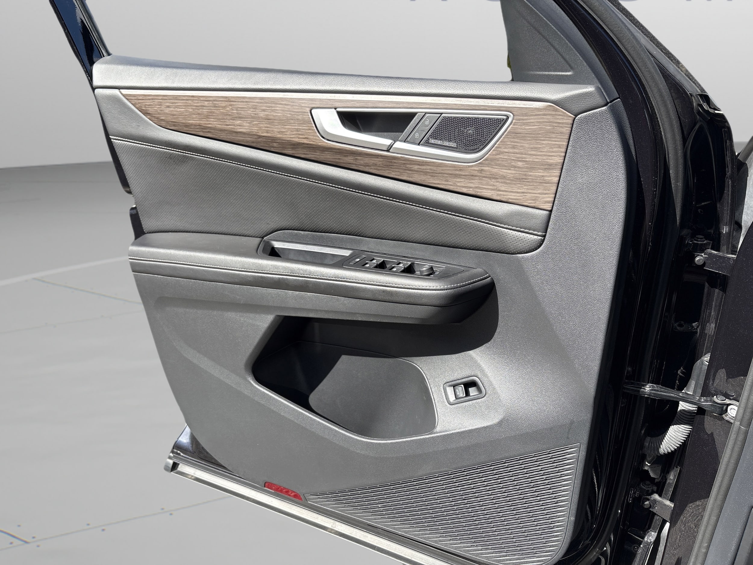 2025 Volkswagen Atlas SEL Premium R-Line - Photo 17