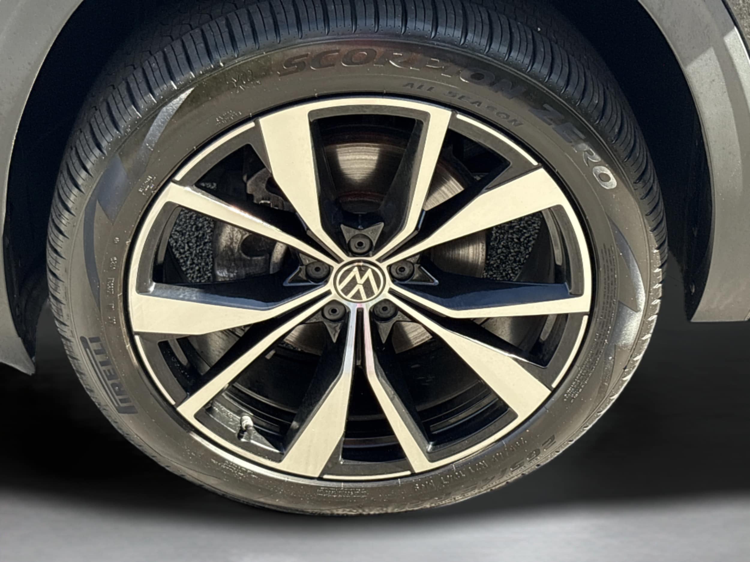 2025 Volkswagen Atlas SEL Premium R-Line - Photo 27