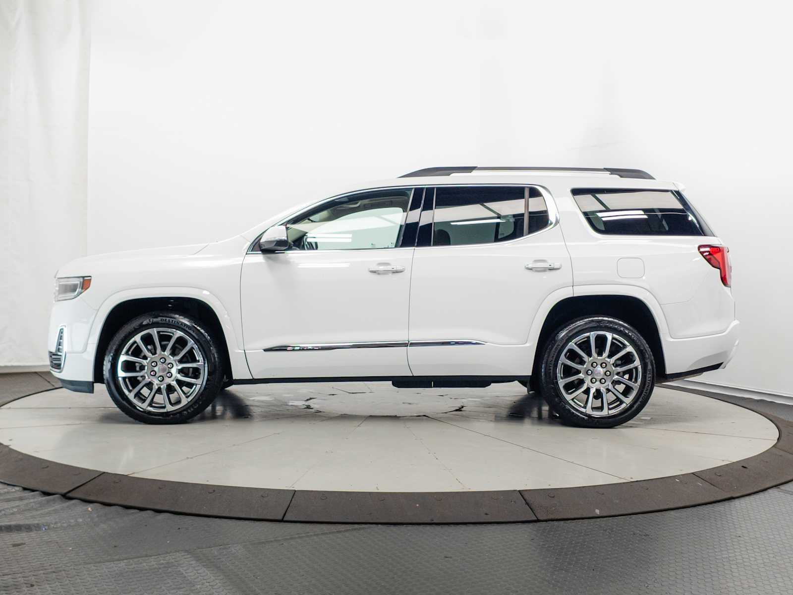 2022 GMC Acadia Denali - Photo 2