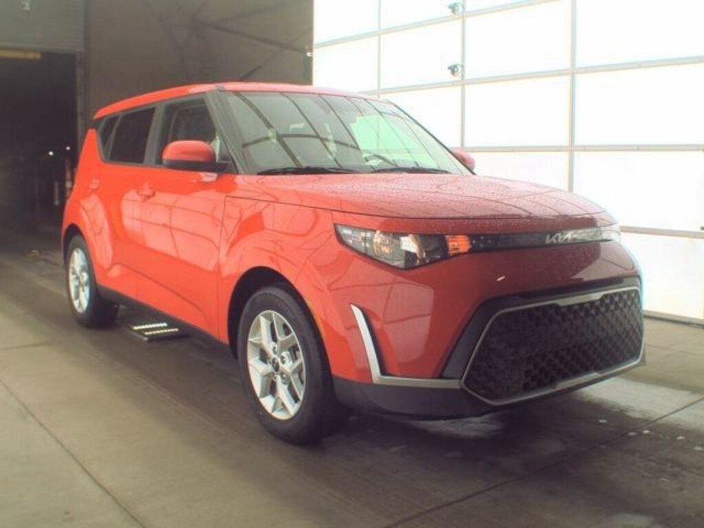 Used 2025 Kia Soul LX Hatchback