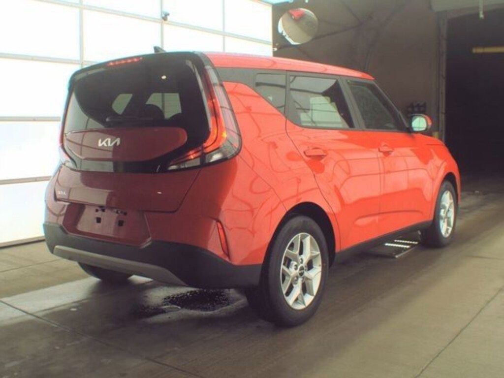Used 2025 Kia Soul LX Hatchback