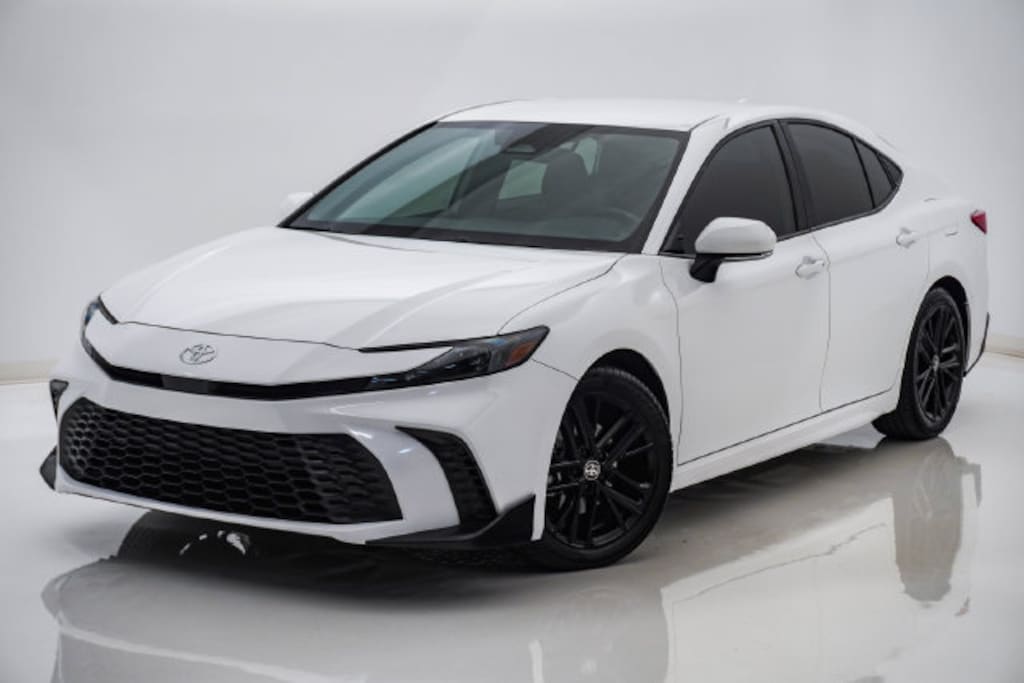 Used 2025 Toyota Camry SE Sedan