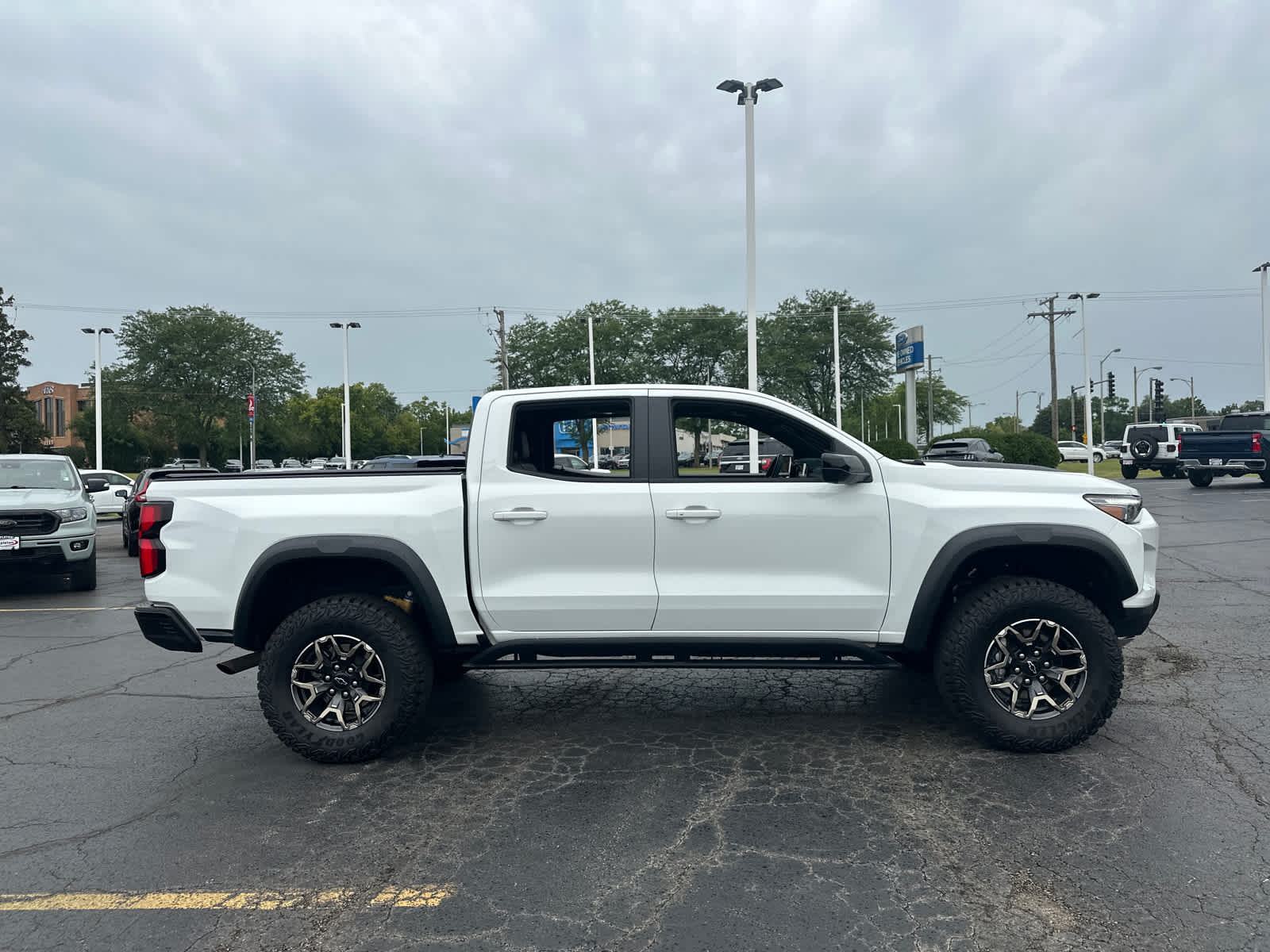2023 Chevrolet Colorado ZR2 - Photo 9