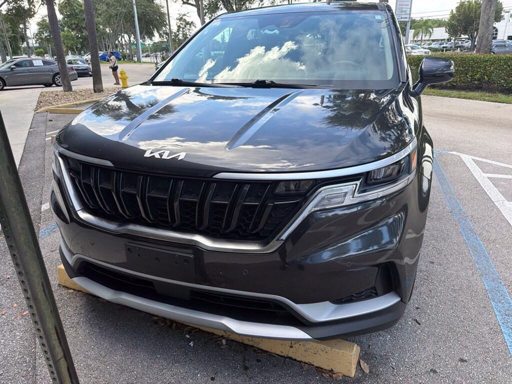 Used 2024 Kia Carnival EX Minivan/Van
