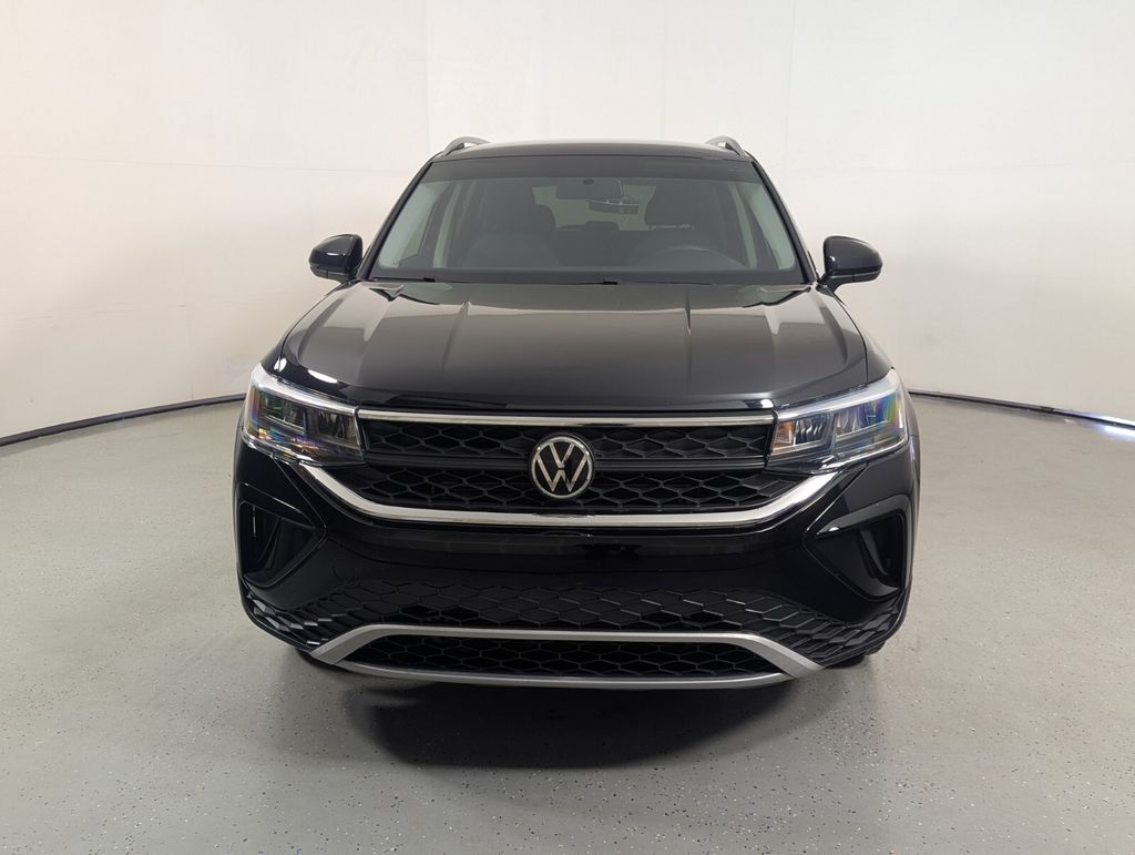 Used 2022 Volkswagen Taos SE with VIN 3VVRX7B23NM021053 for sale in Palm Beach Gardens, FL