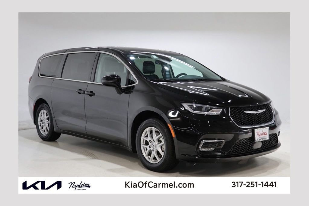 Used 2024 Chrysler Pacifica Touring L Minivan/Van