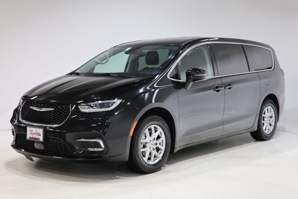Used 2024 Chrysler Pacifica Touring L Minivan/Van