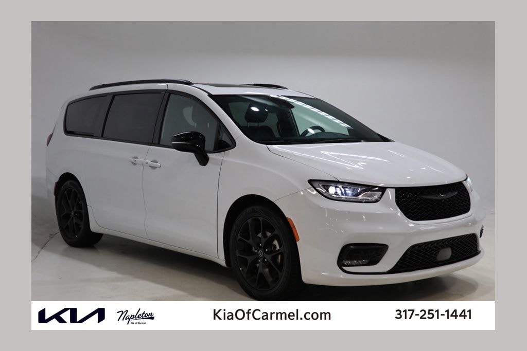 Used 2025 Chrysler Pacifica Limited Minivan/Van