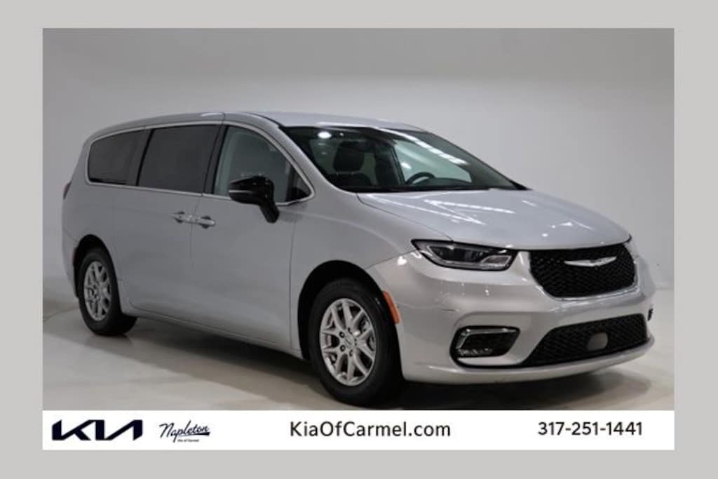 Used 2024 Chrysler Pacifica Touring L Minivan/Van