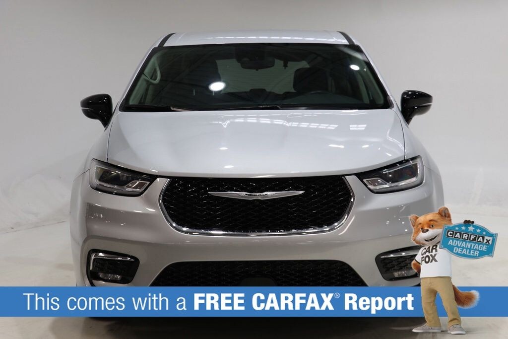 Used 2024 Chrysler Pacifica Touring L Minivan/Van