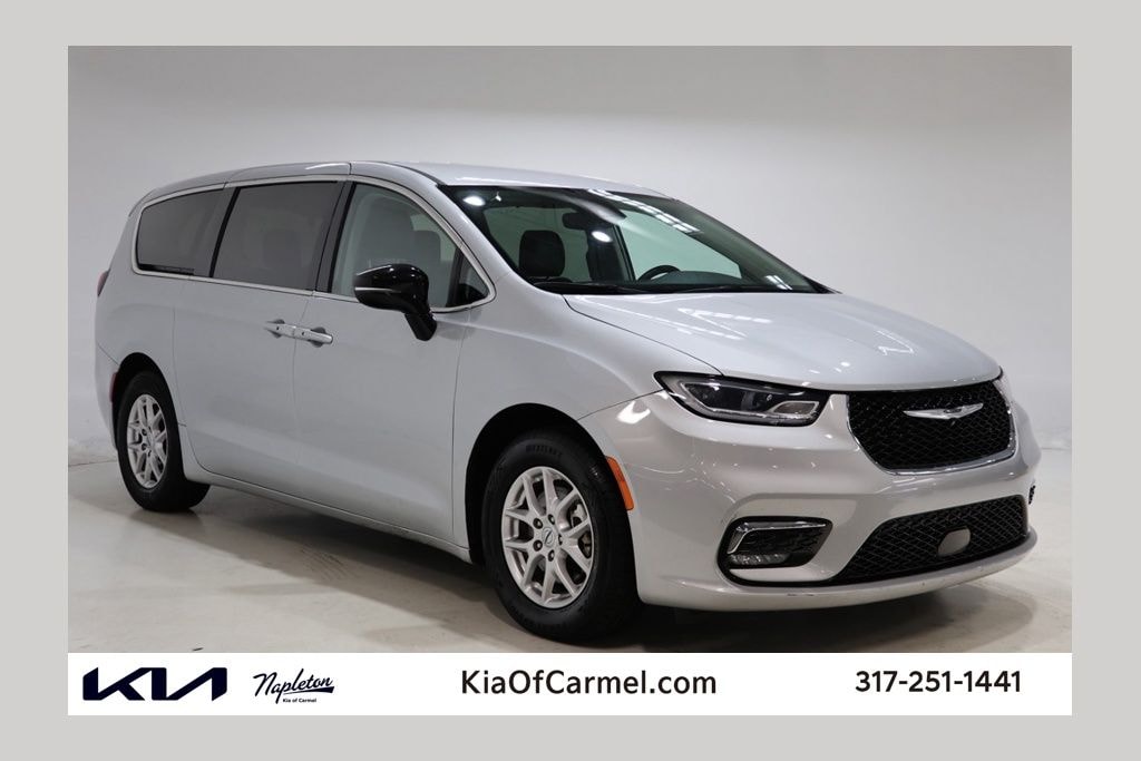 Used 2024 Chrysler Pacifica Touring L Minivan/Van