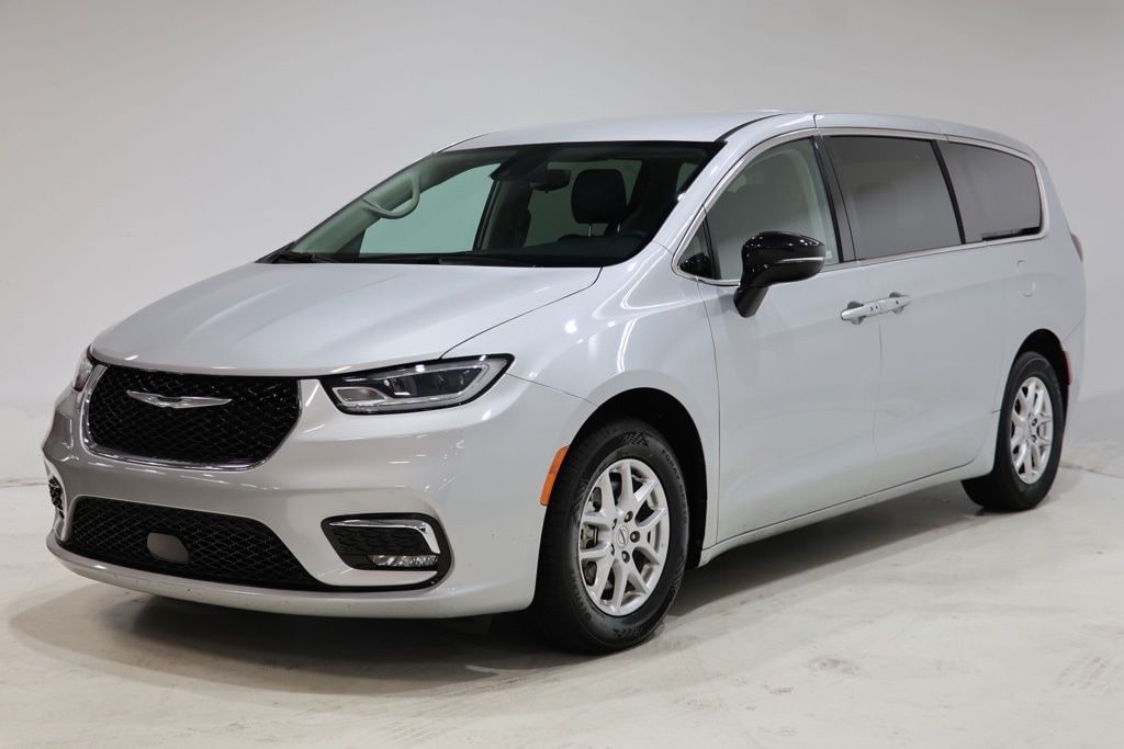 Used 2024 Chrysler Pacifica Touring L Minivan/Van