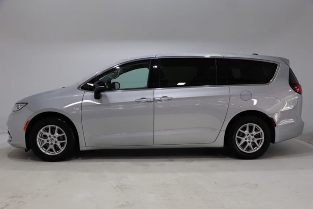 Used 2024 Chrysler Pacifica Touring L Minivan/Van