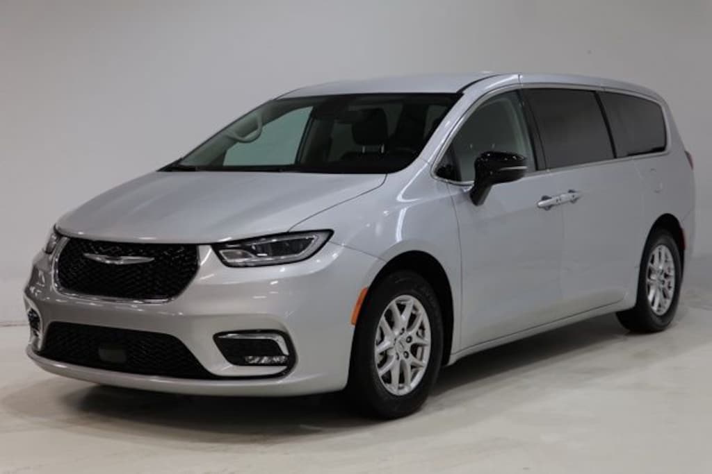 Used 2024 Chrysler Pacifica Touring L Minivan/Van
