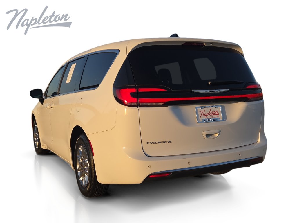 Used 2025 Chrysler Pacifica Select Minivan/Van