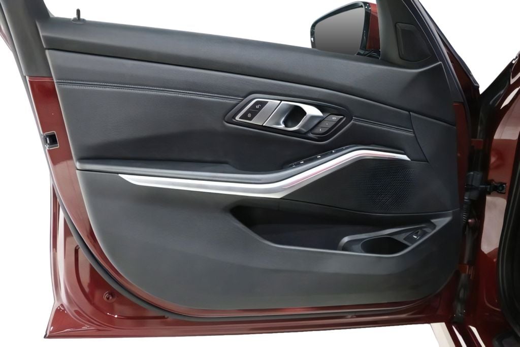 2022 BMW 3 Series 330i - Photo 19