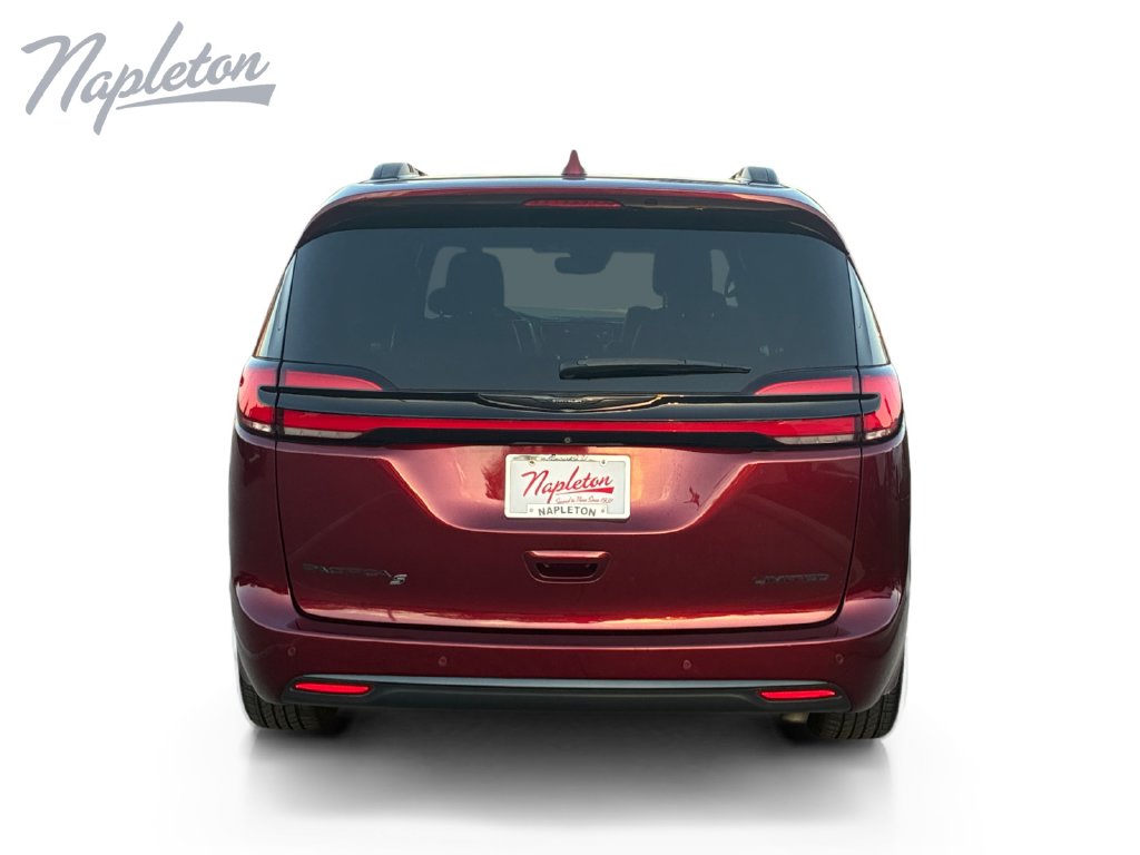 Used 2022 Chrysler Pacifica Limited Minivan/Van