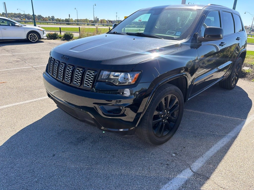 Used 2017 Jeep Grand Cherokee Altitude SUV