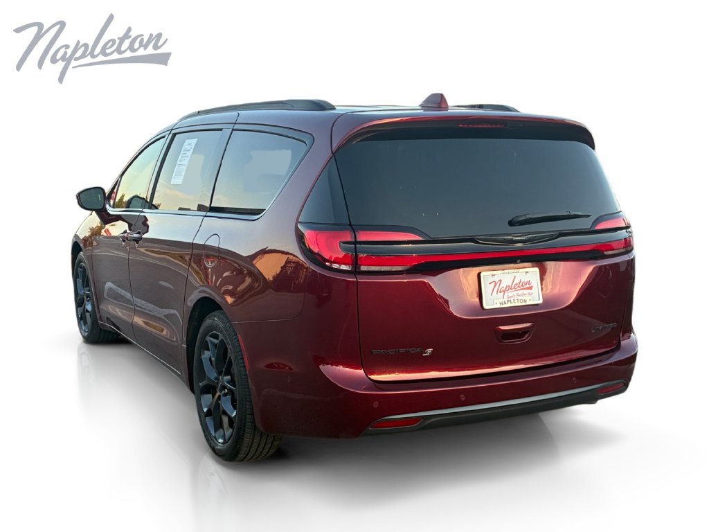Used 2022 Chrysler Pacifica Limited Minivan/Van