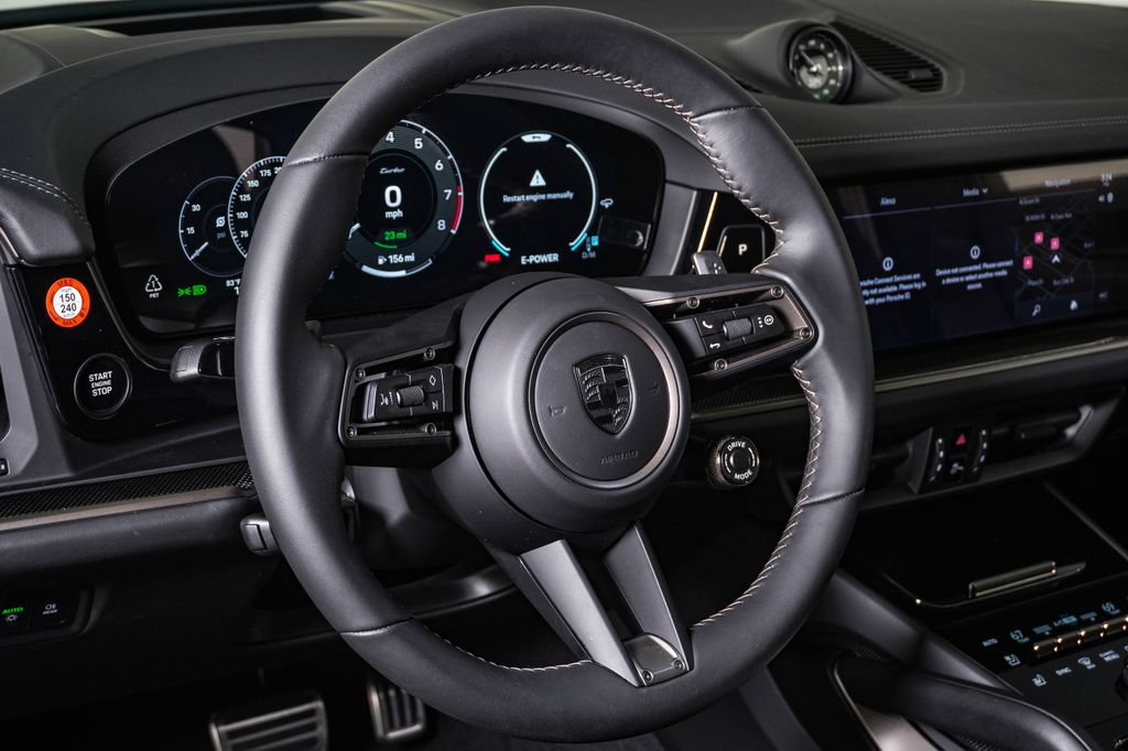 2026 Porsche Cayenne Coupe Turbo E-Hybrid - Photo 18