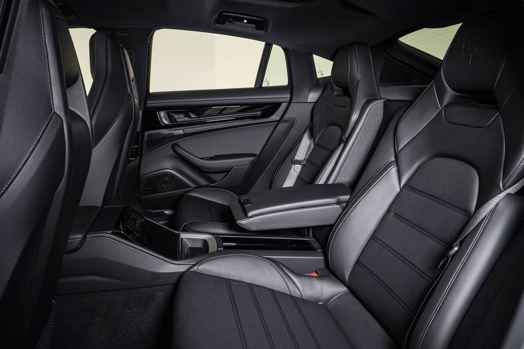 2026 Porsche Panamera 4 E-Hybrid - Photo 16