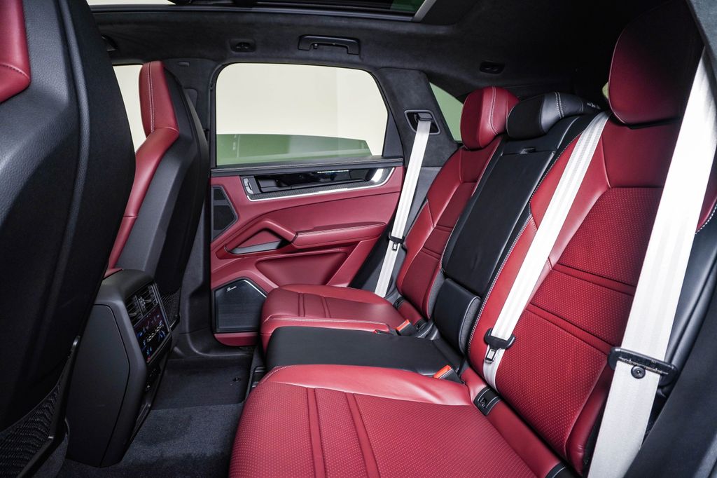 2026 Porsche Cayenne Turbo E-Hybrid - Photo 17