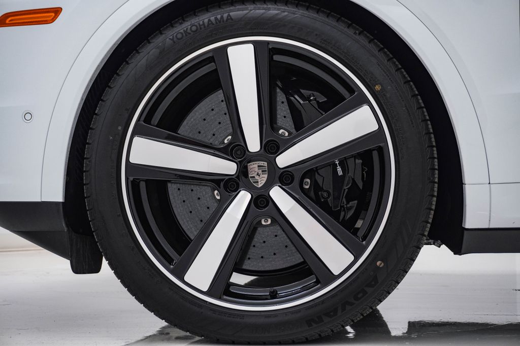 2026 Porsche Cayenne Turbo E-Hybrid - Photo 13