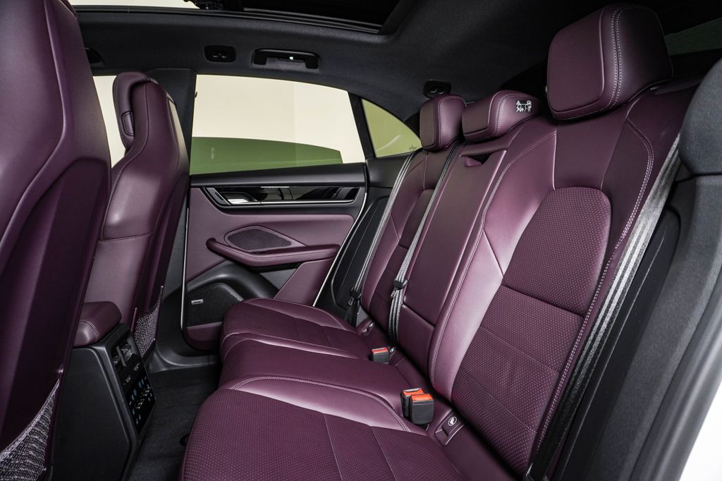 2025 Porsche Macan Base - Photo 17