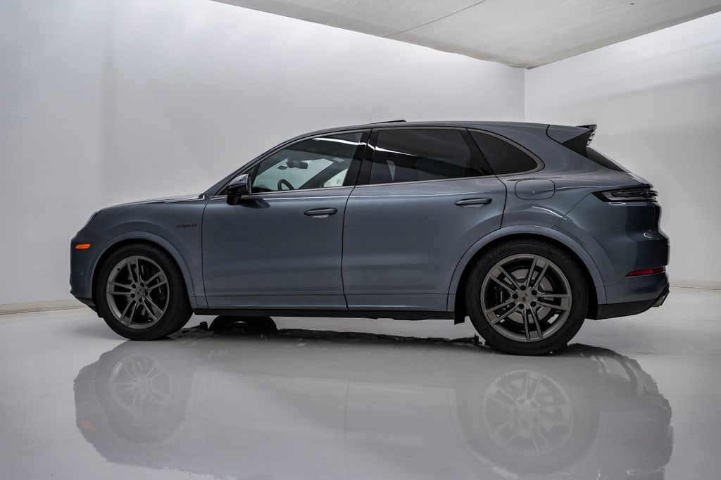 New 2026 Porsche Cayenne Turbo E-Hybrid SUV