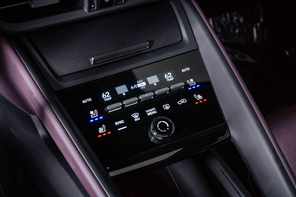 2025 Porsche Macan Base - Photo 24