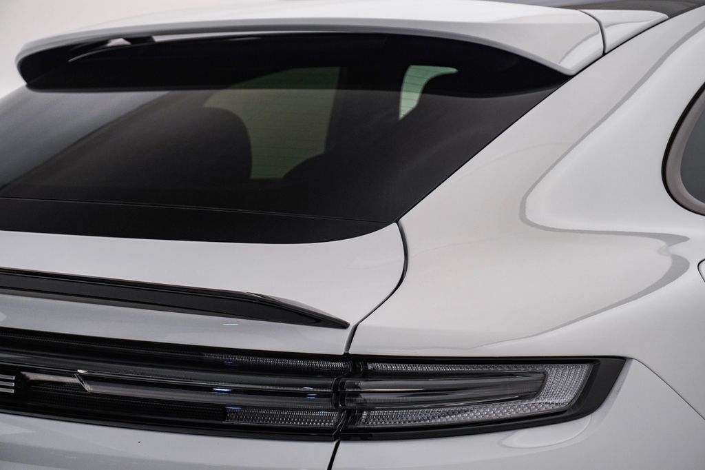 2026 Porsche Cayenne Coupe Turbo E-Hybrid - Photo 12