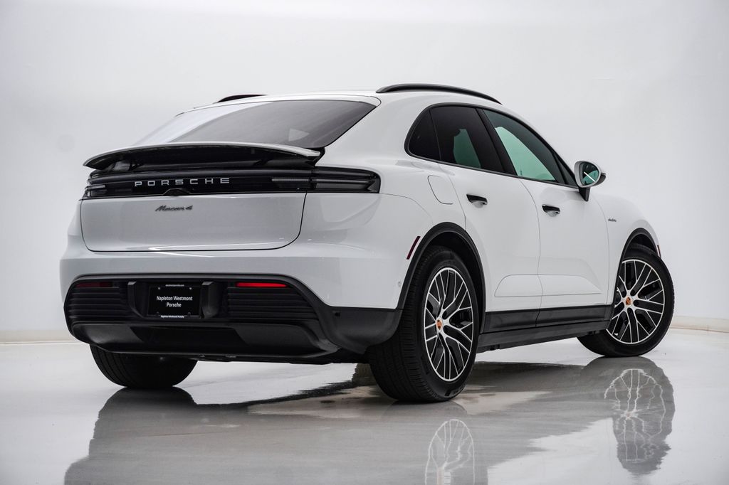 2025 Porsche Macan Base - Photo 11