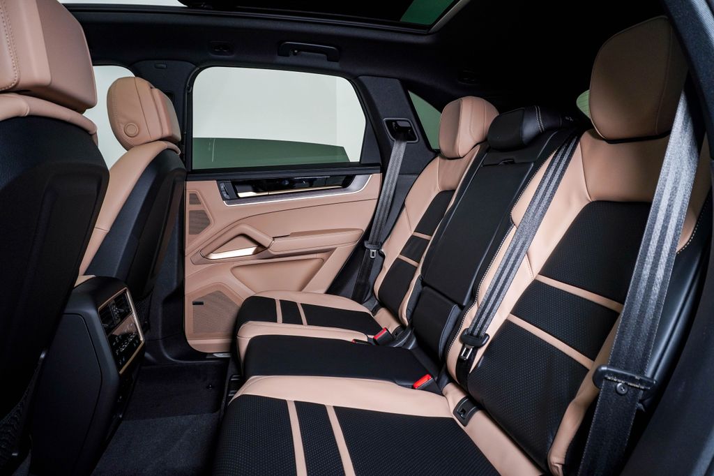 2026 Porsche Cayenne Base - Photo 17