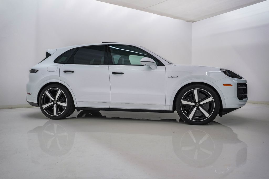 2026 Porsche Cayenne Turbo E-Hybrid - Photo 9