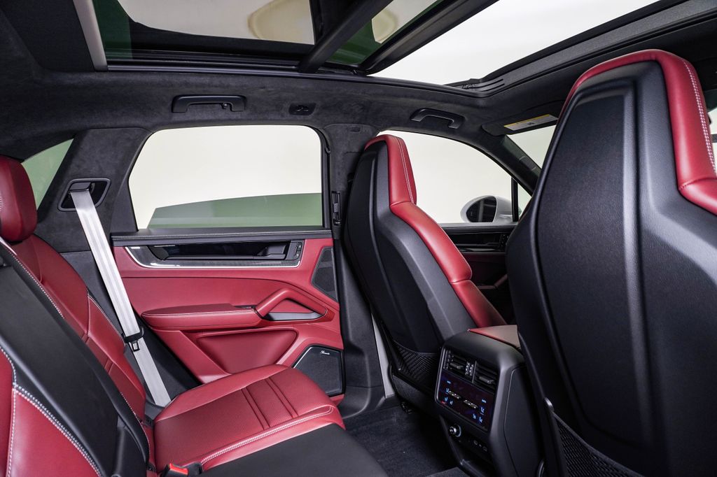 2026 Porsche Cayenne Turbo E-Hybrid - Photo 16