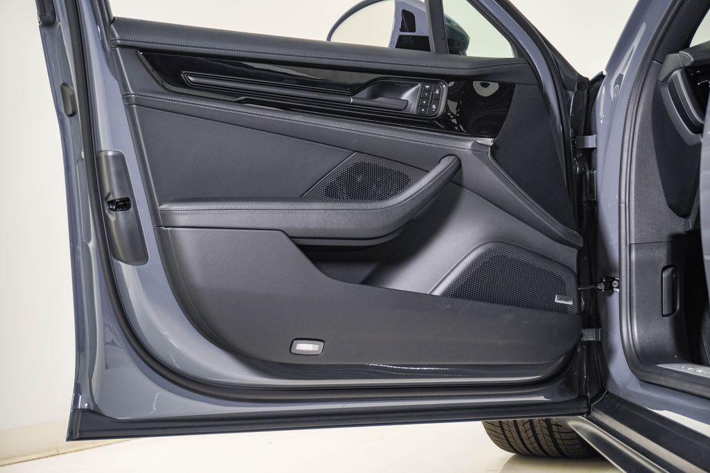 2026 Porsche Panamera 4 E-Hybrid - Photo 24