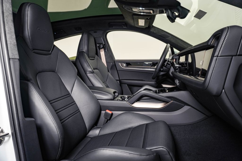 2026 Porsche Cayenne Coupe Turbo E-Hybrid - Photo 15