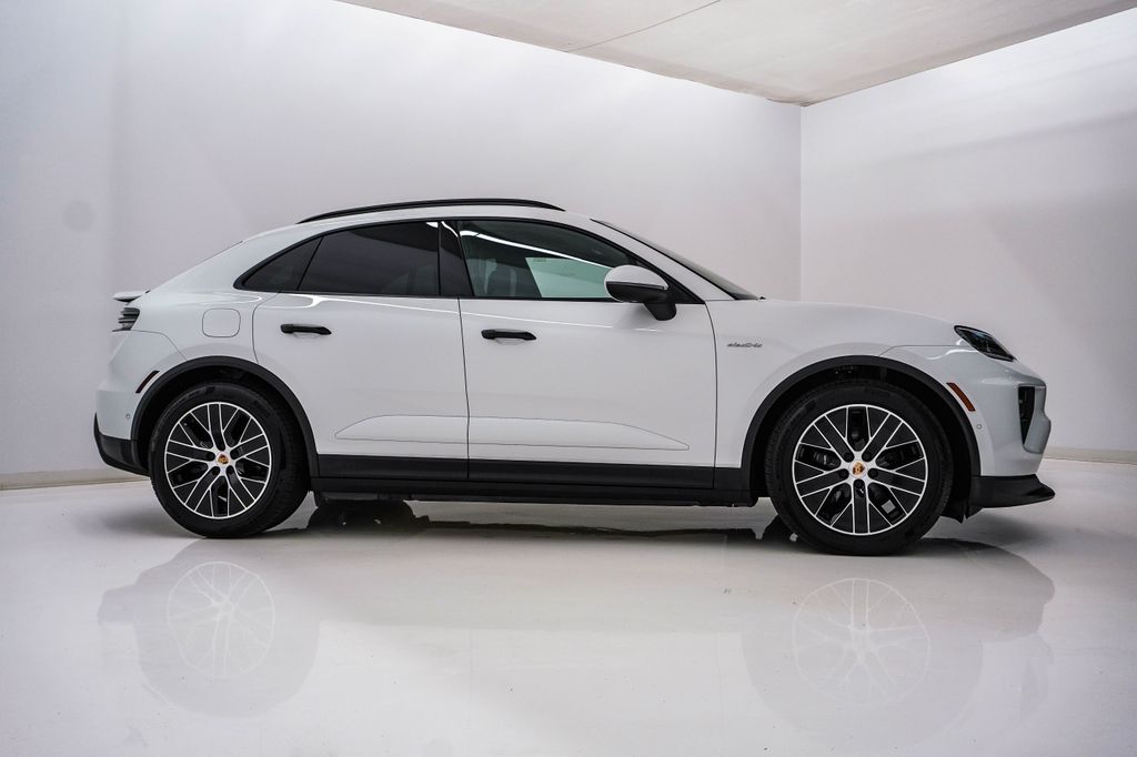 2025 Porsche Macan Base - Photo 9